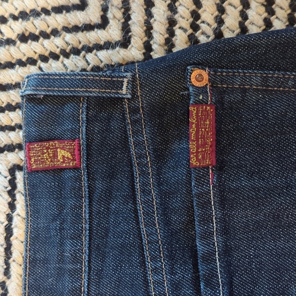 Denim skirt with front slit. - Picture 3 of 4